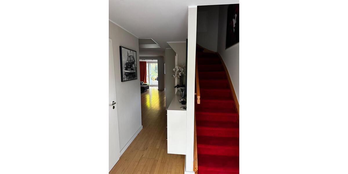 Doppelhaushälfte Wandlitz - 6 Zimmer, 300 m&sup2;, 2.000&euro; | Angebot:25720243