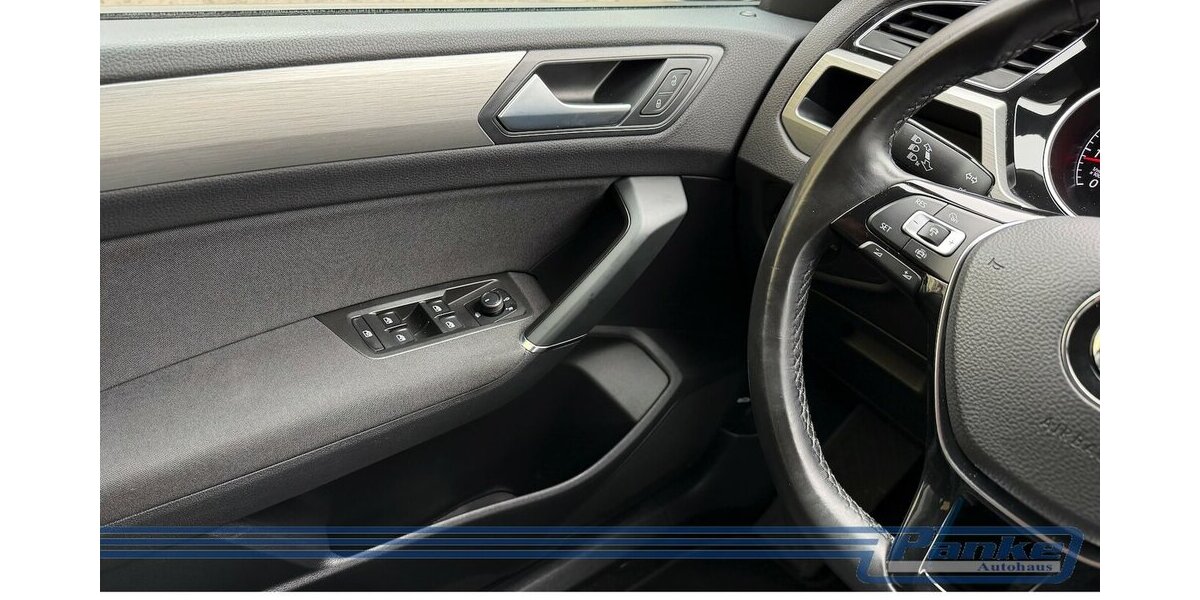 VW Touran Comfortl.DSG BT110 TSI*7Sitz*NAV*ACC*PDC* 40.678 km 22.990 &euro; Berlin 13187