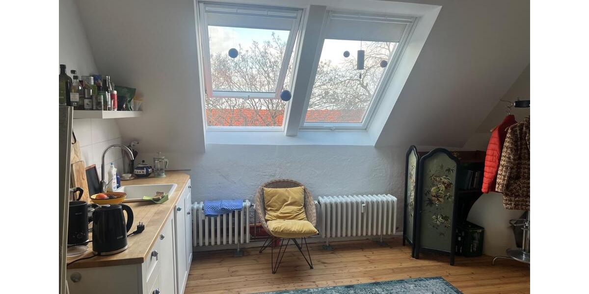 Dachgeschoßwohnung Berlin Charlottenburg-Wilmersdorf - 30 Zimmer, 30 m&sup2;, 250&euro; | Angebot:24772135