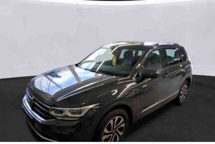 VW Tiguan 106.838 km 20.888 &euro; Berlin 10709