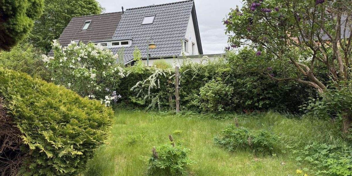 Lankwitz - Renovierungsbedürftige Doppelhaushälfte mit idyllischem Garten - Doppelhaushälfte Berlin Berlin - Steglitz-Zehlendorf - Lankwitz | Angebot:26649308