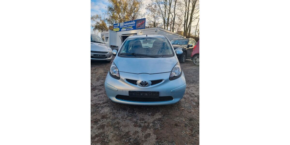 Toyota Aygo (X) 99.848 km 2.750 &euro; Berlin (Spandau) 13597