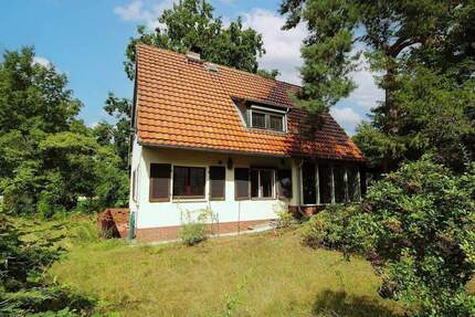Sanierungsbedürftiges EFH mit herrlichem Garten & Baulandreserve in gefragter Lage von Berlin-Kladow 4 zimmer