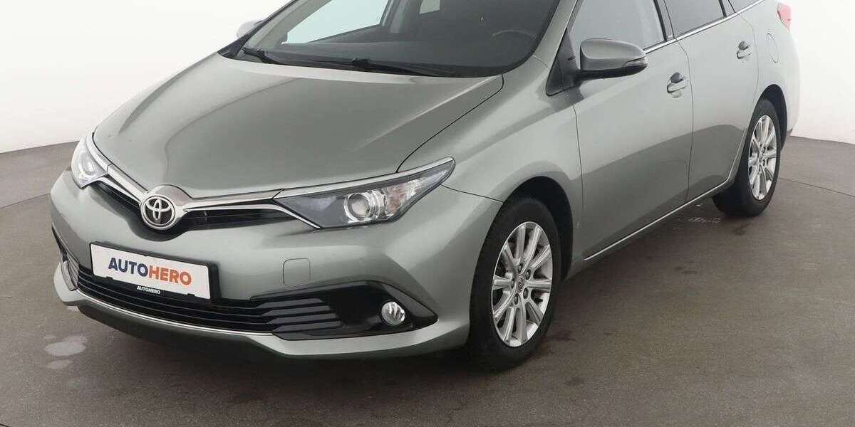 Toyota Auris 101.156 km 11.980 &euro; Berlin 14059