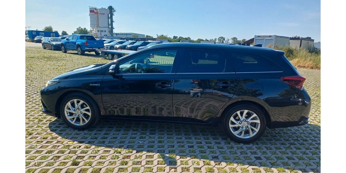 Toyota Auris 106.700 km 13.500 &euro; Berlin 12099
