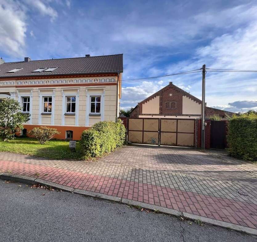 Haus zum Kaufen in Altlandsberg 1.090.000 € 183 m²