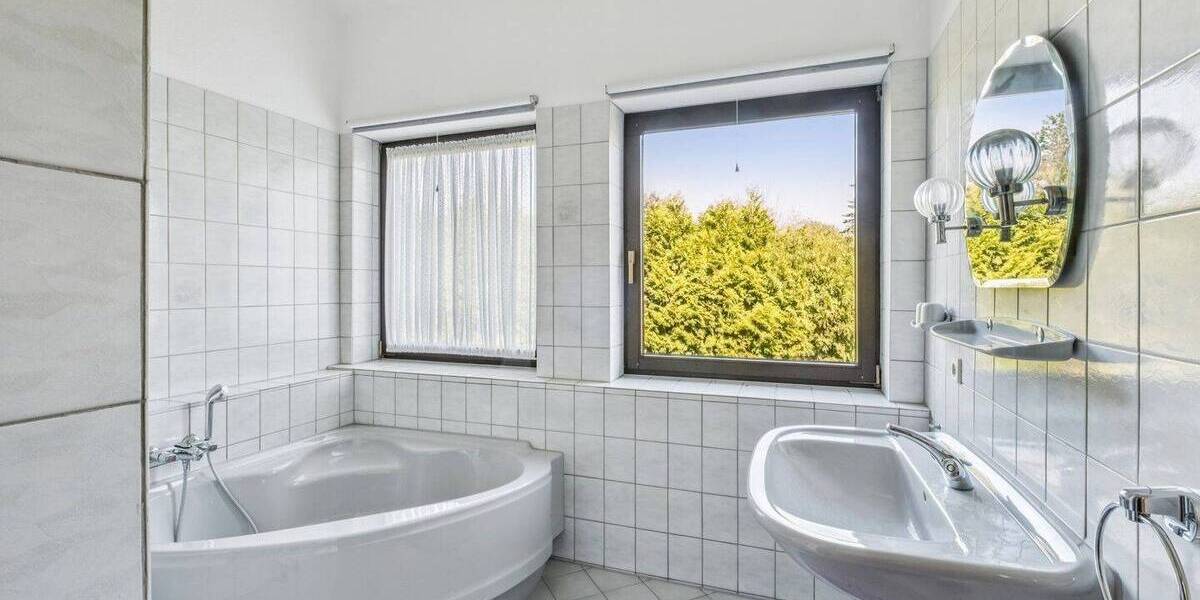 Einfamilienhaus Berlin Frohnau - 7 Zimmer, 247 m&sup2;, 895.000&euro; | Angebot:25973420