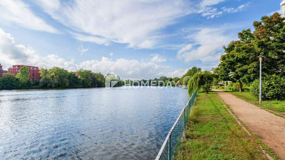 Moderne 2-Zimmer-Wohnung mit Balkon in erstklassiger Wasserlage und Blick auf die Spree 2 zimmer