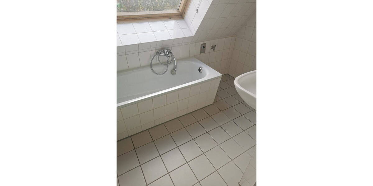 Etagenwohnung Berlin Altglienicke - 4 Zimmer, 111 m&sup2;, 1.400&euro; | Angebot:25927499