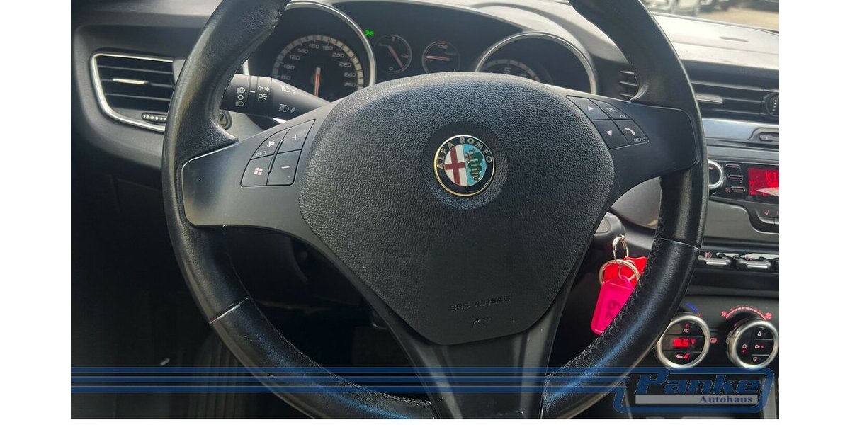 Alfa Romeo Giulietta 1.4 TB Turismo Aut.*BT*SHZ*Leder*Xenon 200.000 km 4.999 &euro; Berlin 13187