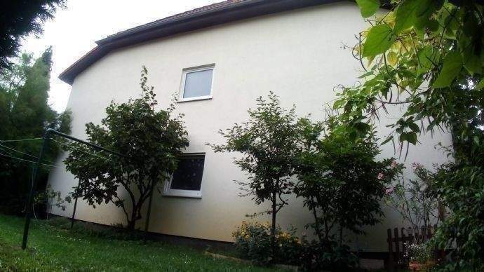 Provisionsfreie 3 Zimmer, Küche, 8 m² Bad, Abstellraum, Terrasse, eingezäunter Garten, Keller, Waschkeller, separate Tiefgarage !